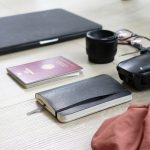 co zabrać na wakacje? Dokumenty, portfel telefon