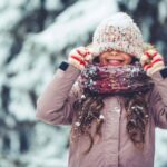 dziewczynka w zimowej aurze