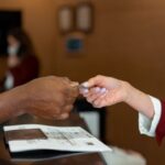 Rezerwacja grupowa w hotelu – ile osób to grupa i jak wygląda proces?